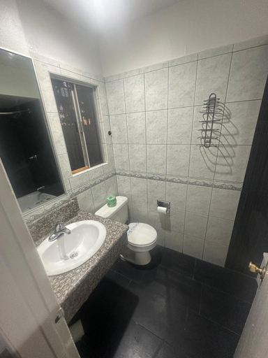 Bathroom 3, Heritage Inn, Los Angeles