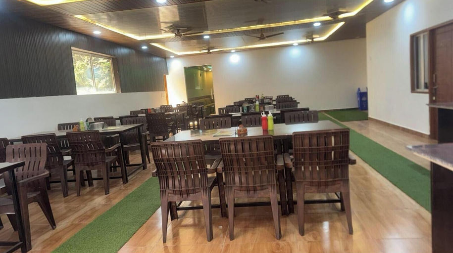 Dining 2, The Peace In Mountain Hotel, Garhwal