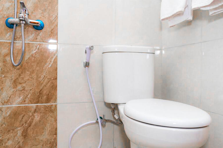 Bathroom 4, RedDoorz Plus @ Dipatiukur, Bandung