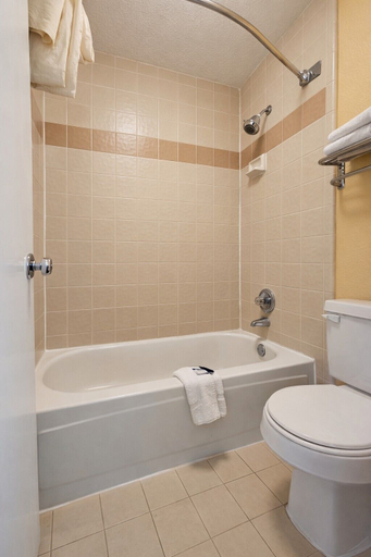 Bathroom 5, Rodeway Inn Killeen near Fort Hood, Bell
