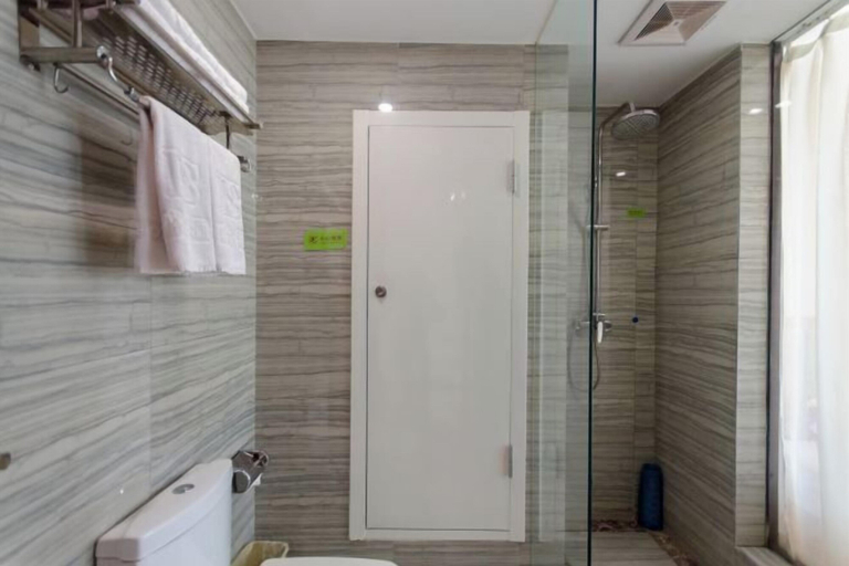 Bathroom, Dongsheng Hotel, Shiyan