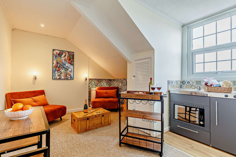 Room 5, 1605 by the sea, Cornwall