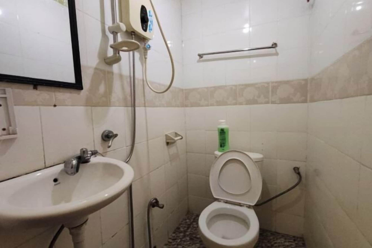 Bathroom 4, D' BJ Motel, Penang Island