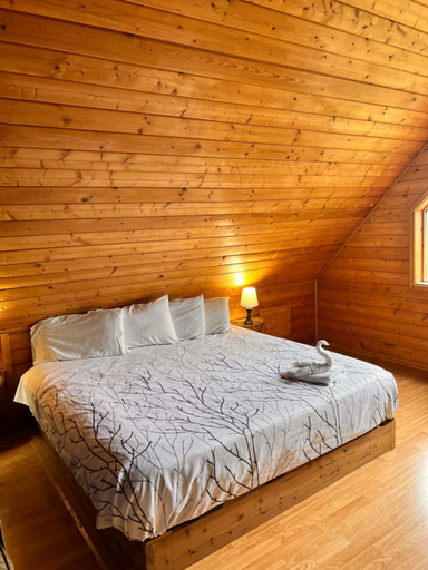 Bedroom 2, Bear Cove Cottages, Mount Waddington