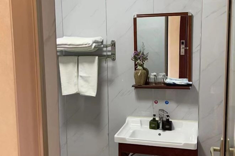 Bathroom 3, Hengtai Hotel, Jingshan, Wenshan Zhuang and Miao