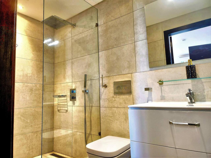 Bathroom 4, Fantastic Luxury Gem-5star Location, Pool, Gym, Accra