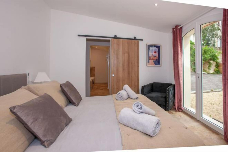Bedroom 4, Les Tropéziennes de Libourne, Gironde
