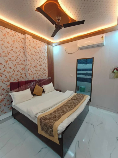 Room 5, Hotel Maa Sharda palace, Faizabad