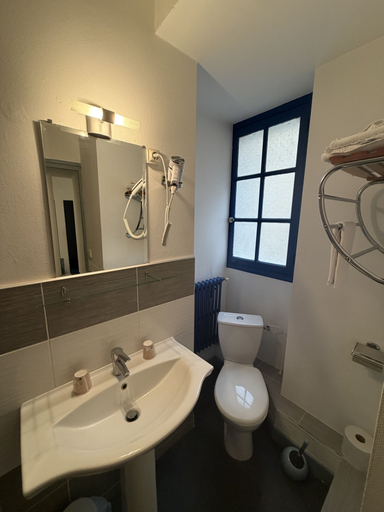 Bathroom 4, Le coin des Halles, Lot