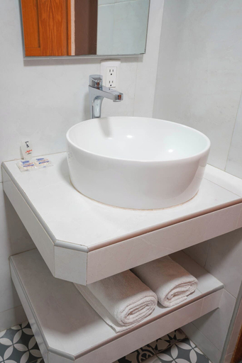 Bathroom 5, Hotel New York, Mexico City