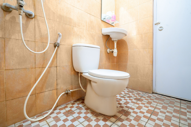 Bathroom 5, Rehat at Hotel Patradissa Stasiun Bandung, Bandung