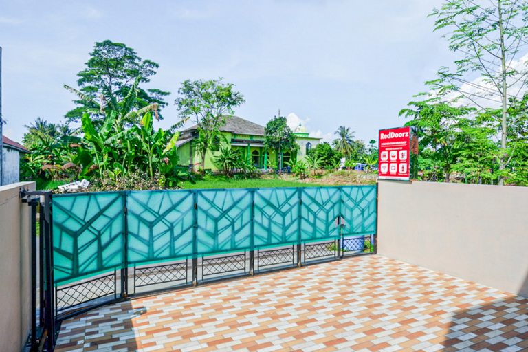 Others 4, RedDoorz Syariah near Stasiun Gumilir Cilacap, Cilacap