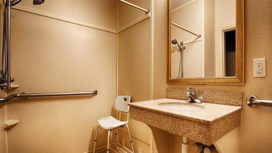 Bathroom 4, Comfort Inn & Suites Waco Woodway, McLennan