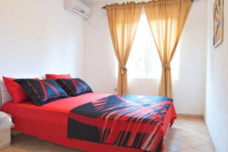 Room 3, Family Two-bedroom Apartment With Terrace 4-6