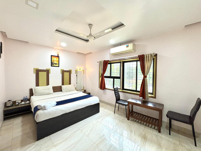 Bedroom 3, Hotel Laxmi Residency, Pune