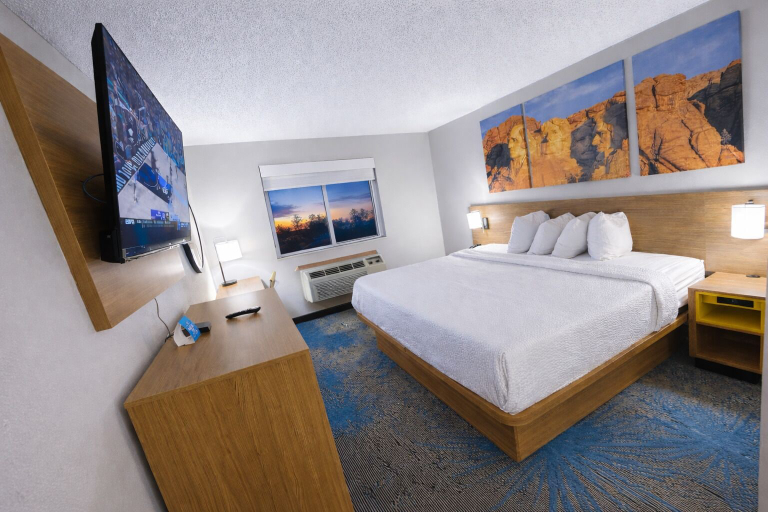 Bedroom 4, Days Inn by Wyndham Sturgis, Meade