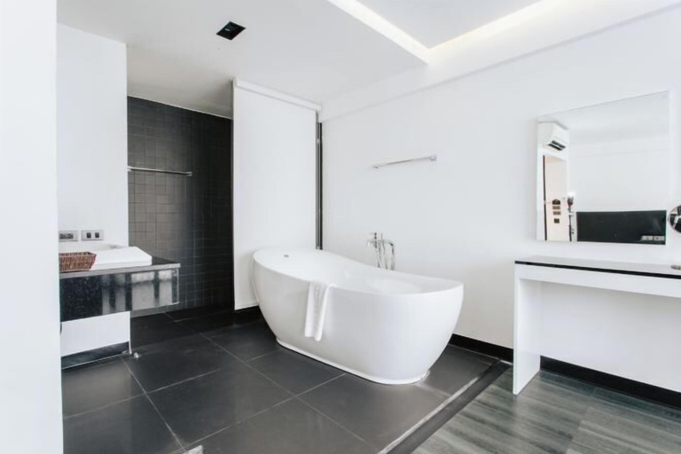 Bathroom 5, Nanee Phra Singh, Muang Chiang Mai