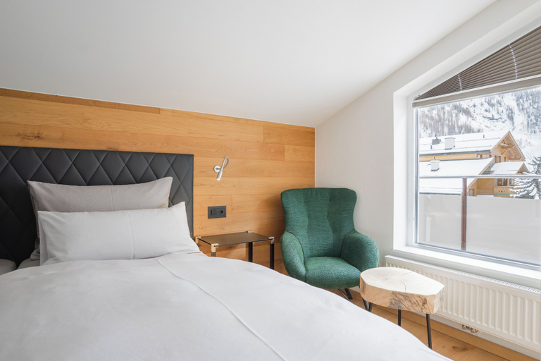 Room 3, Black Summit Samnaun Boutique Hotel, Inn