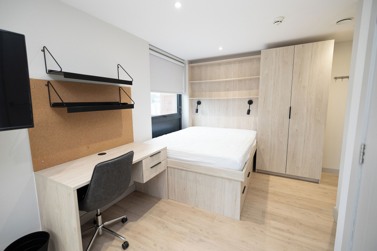 Room 2, Student Only Quintana House, Devon