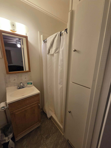 Bathroom 4, Irish Dreams LLC, Lewis