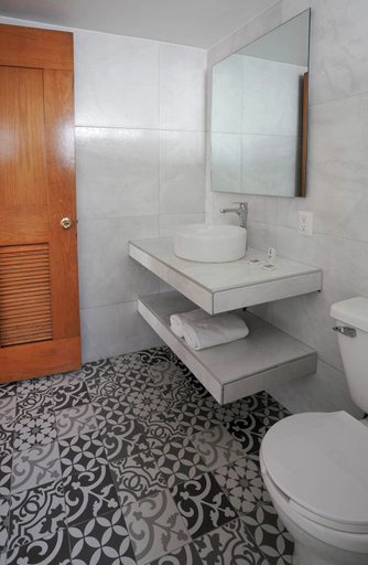 Bathroom 5, Hotel New York, Mexico City