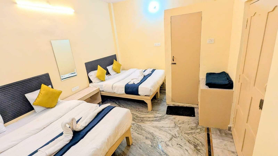 Room 2, GANGA KASHTI, Varanasi
