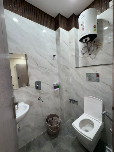 Bathroom 3, Hotel R J Heights, Fatehpur