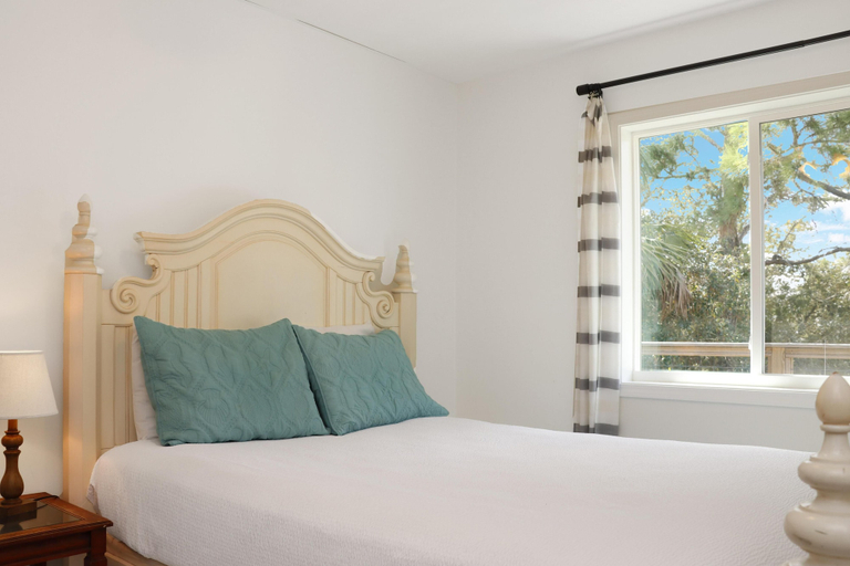 Bedroom 3, Latitude Adjustment, Gulf
