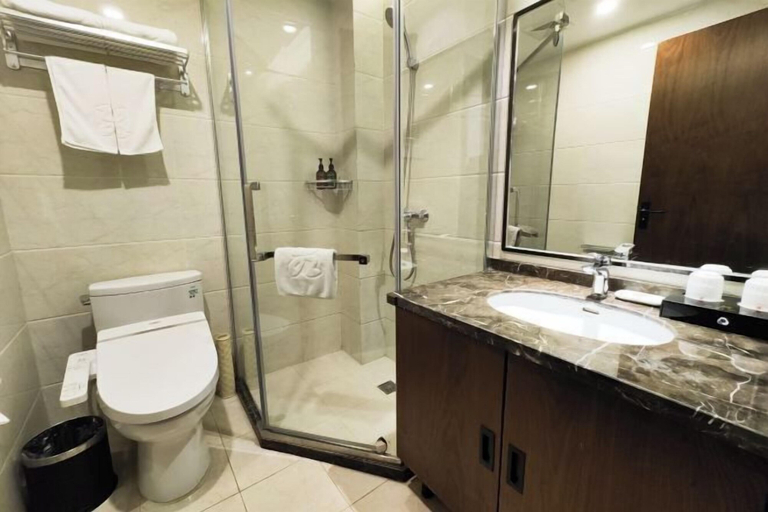Bathroom 5, Yiyuan Hotel, Yangzhou