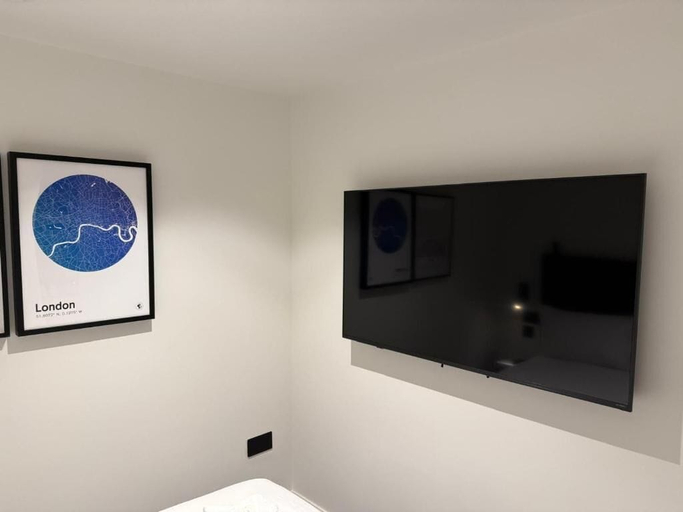 Bedroom 3, Lidos Hotel, London