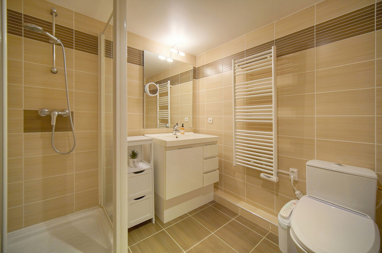 Room 5, Superbe Studio Terrasse Parking A0b200, Alpes-Maritimes