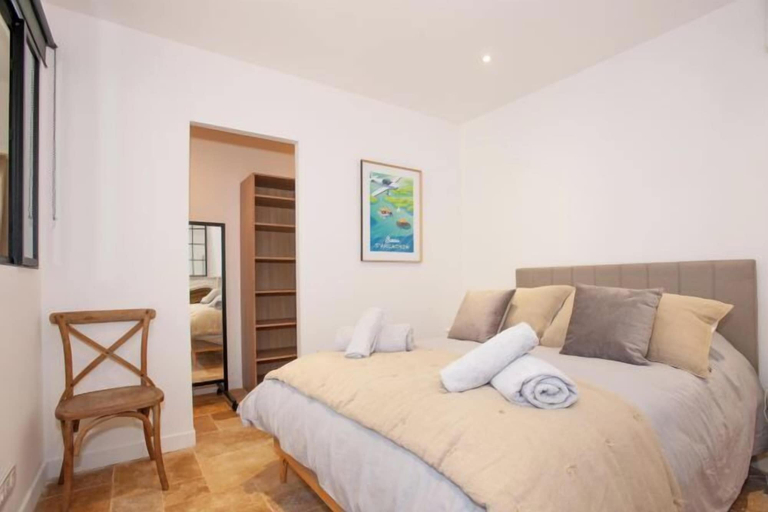 Bedroom 3, Les Tropéziennes de Libourne, Gironde