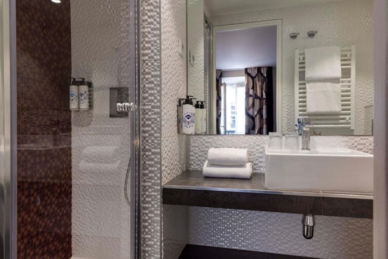 Bathroom 4, Hotel Régina Opéra Grands Boulevards, Paris