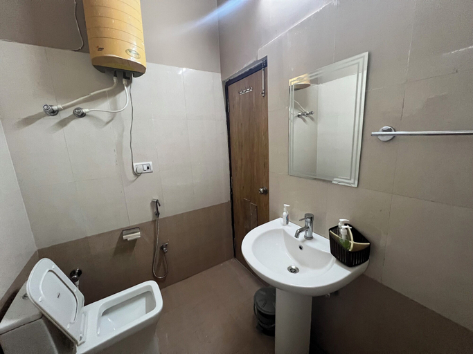 Bathroom 3, Green Homestay, Lucknow