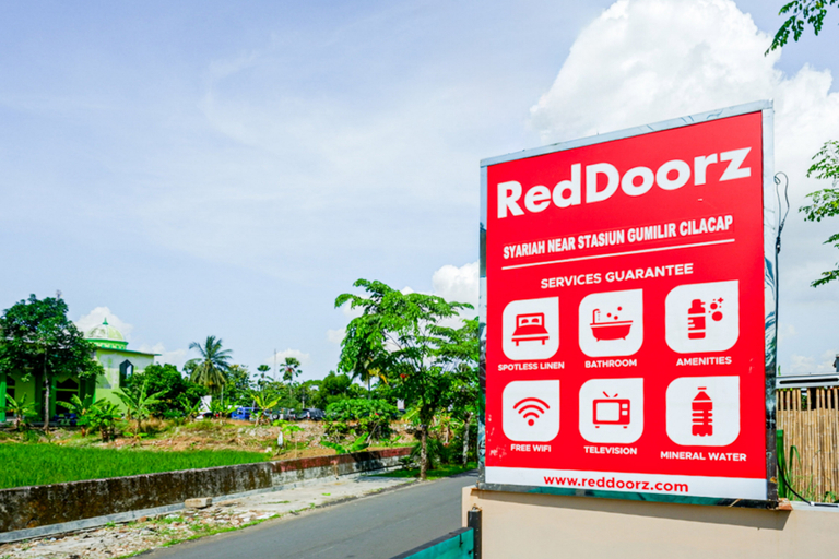 Others 5, RedDoorz Syariah near Stasiun Gumilir Cilacap, Cilacap