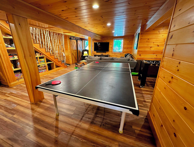Interior 2, 1800wm WM Dream Home in National Forest, Coos