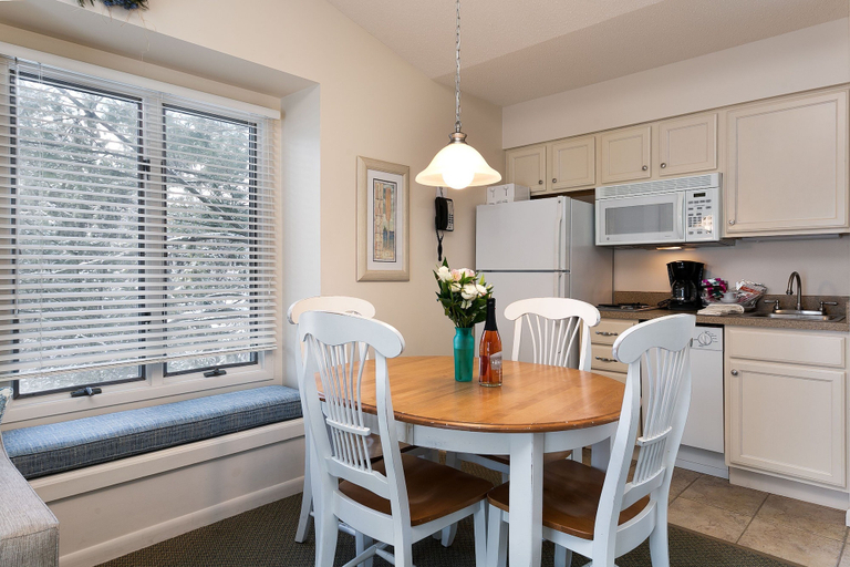 Interior 4, Stunning Condo With Beach Access The Shores 5719, Grand Traverse