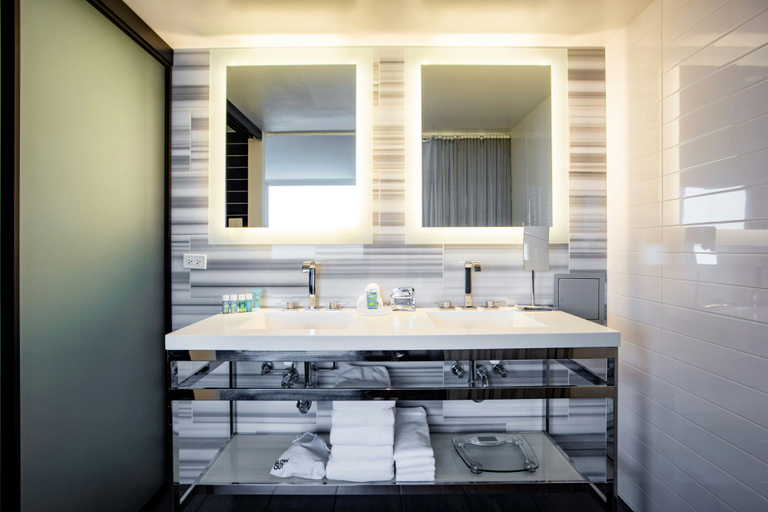 Bathroom 5, The Wade, Cook