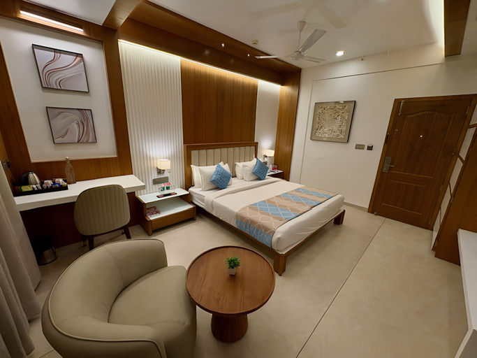 Room 4, SkkyLight Lords Inn, Nanded
