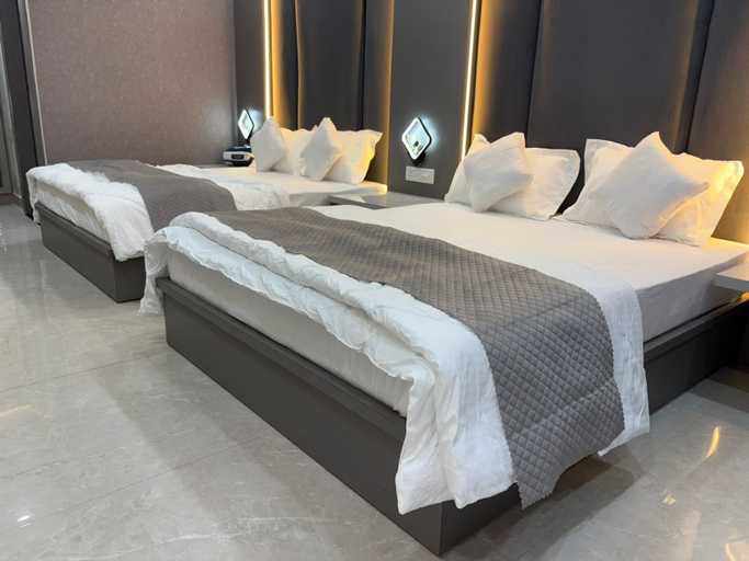 Room 5, Hotel R J Heights, Fatehpur
