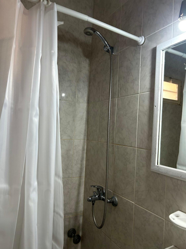 Bathroom 5, Hotel Bahia Madryn, Biedma