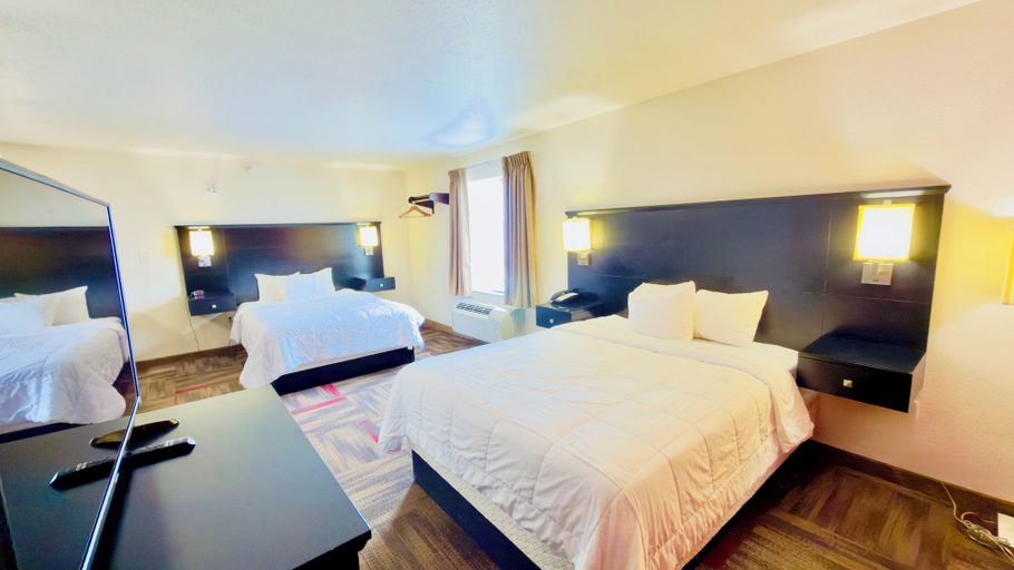 Bedroom 3, Black Gold Suites, Williams