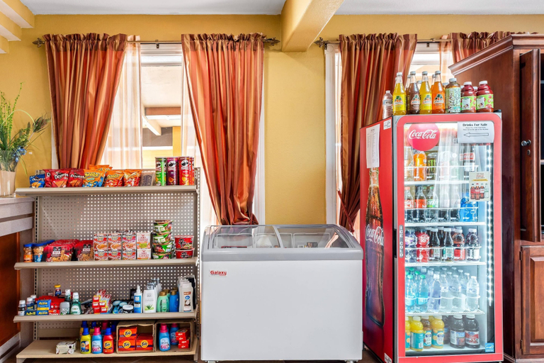 Food & Drinks 5, Econo Lodge Del Rio, Val Verde