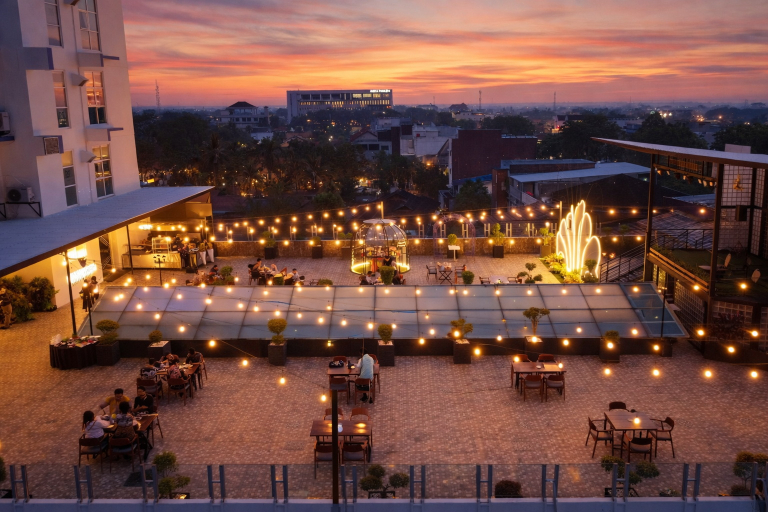 Exterior & Views 4, Hotel Maestro, Pontianak