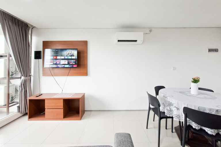 Living Room 2, Comfy White 2BR for 3 Pax at Tuscany Residence By Travelio, South Tangerang