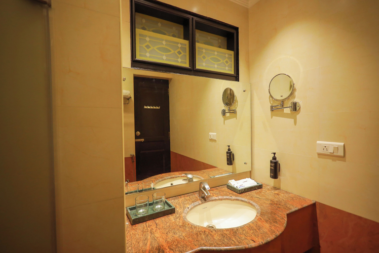 Bathroom 5, THE SEASHORE HOTEL, Kanniyakumari