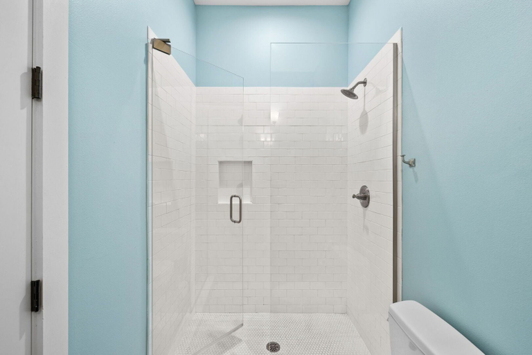 Bathroom 3, Waves, Walton
