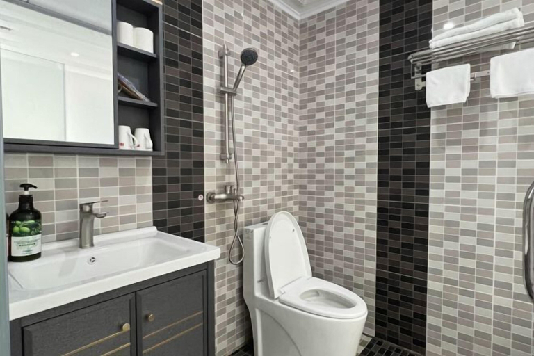 Bathroom, Jinzhiyuan Hostel, Shenzhen