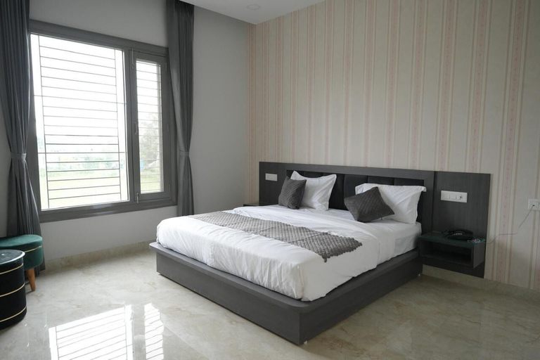 Room 5, The carnation mound, Nainital
