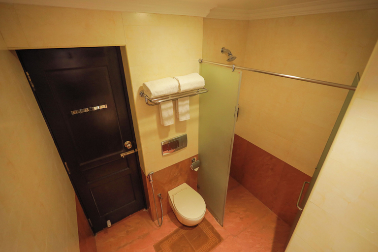 Bathroom 5, THE SEASHORE HOTEL, Kanniyakumari